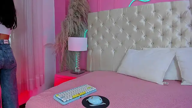 Julieta Cortes   online show from 03/28/26, 11:54