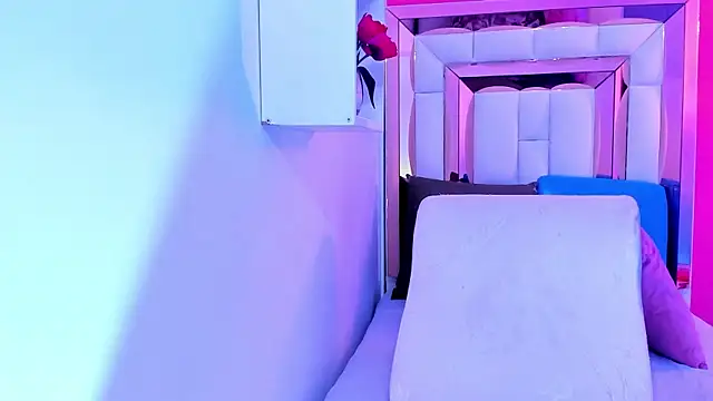 Alanna hot3 online show from 12/05/25, 07:54