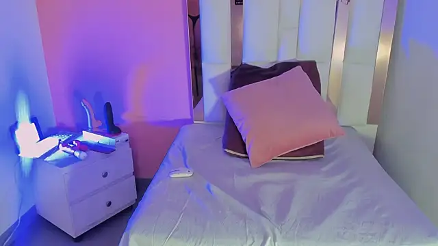 Alanna hot3 online show from 12/18/25, 07:31