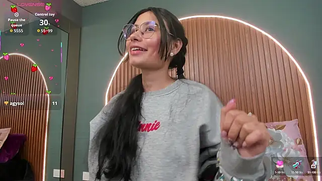 NayeCloud online show from 10/14/25, 03:40