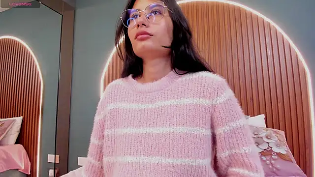 NayeCloud online show from 10/17/25, 03:42