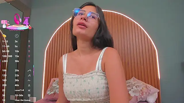 NayeCloud online show from 12/18/25, 03:56