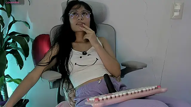 NayeCloud online show from 04/11/26, 04:28