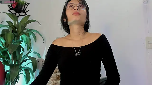 NayeCloud online show from 04/18/26, 05:11