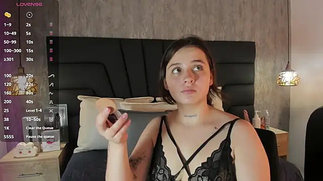 Sabrina Lennox online show from 01/28/25, 07:32