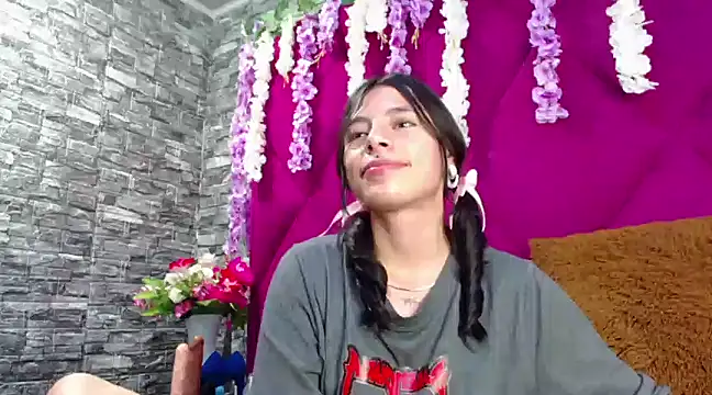 Sasha Petitte online show from 03/07/25, 06:02