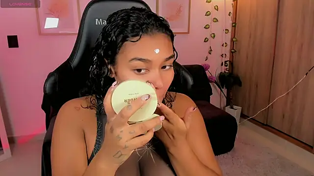 aleja montiel   online show from 05/20/26, 12:33