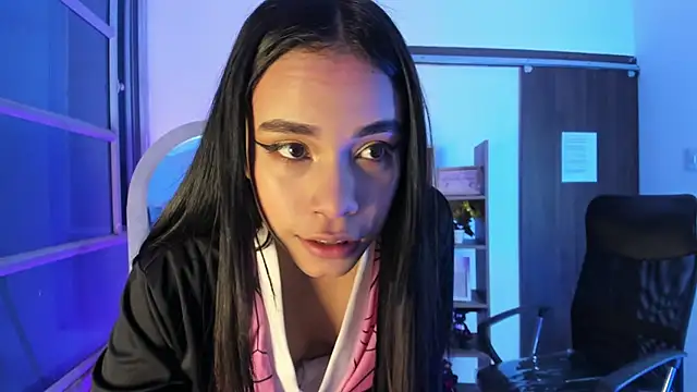 Snapshot of Jasmin_Skinny chatting on 10/31/25, 03:40 Jasmin Skinny online show from 10/31/25, 03:40