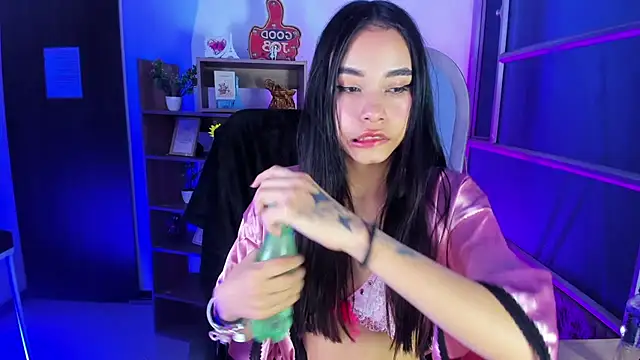 Snapshot of Jasmin_Skinny chatting on 12/04/25, 03:27 Jasmin Skinny online show from 12/04/25, 03:27