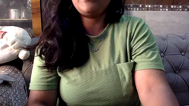 HaaniKaur online show from 04/01/26, 07:42