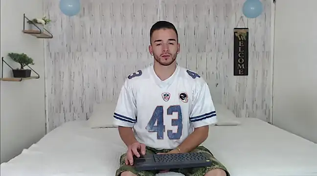 Snapshot of tommycash_777 chatting on 03/10/25, 03:41 tommycash 777 online show from 03/10/25, 03:41