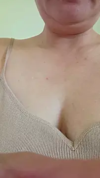 Snapshot of xLadyScarlettx chatting on 05/20/26, 12:44 xLadyScarlettx online show from 05/20/26, 12:44