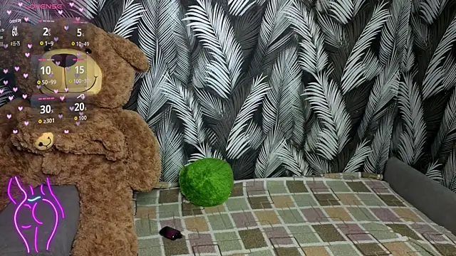 Snapshot of Hellen_Moore chatting on 10/04/25, 12:19 Hellen Moore online show from 10/04/25, 12:19