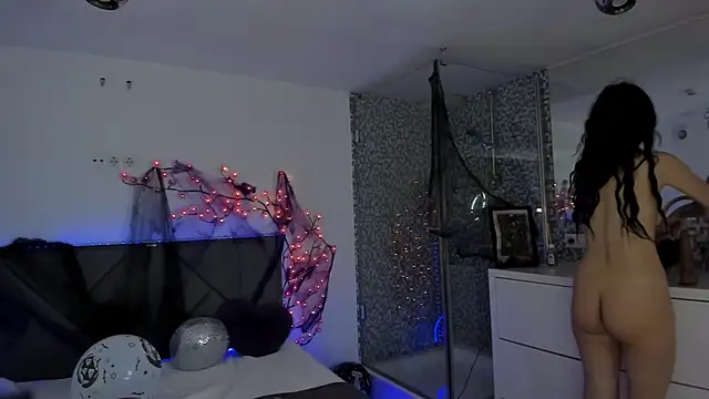 CassieEvans online show from 10/27/25, 06:39