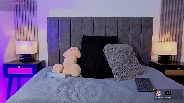 Ema Stone65 online show from 10/24/25, 10:17