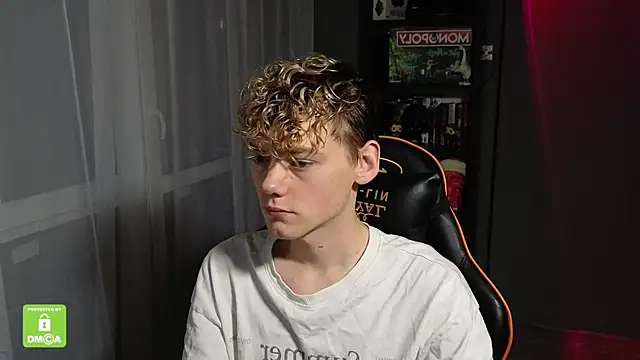 Keytaro online show from 10/21/25, 11:49