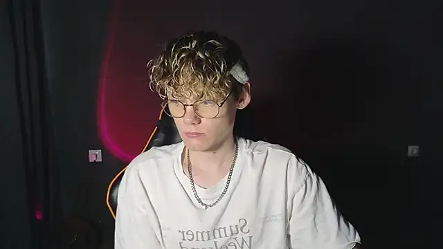 Keytaro online show from 04/19/26, 02:27