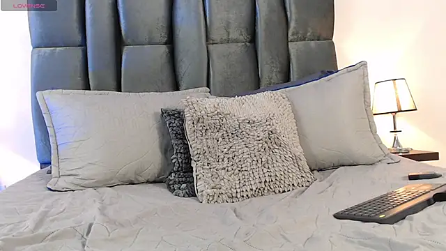 LucyGiraldo online show from 02/17/25, 03:15