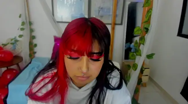 lussyevans24 online show from 02/21/25, 10:17