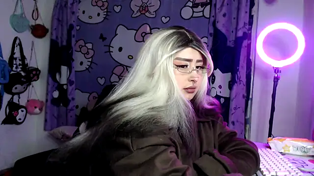 lussyevans24 online show from 05/15/26, 04:19