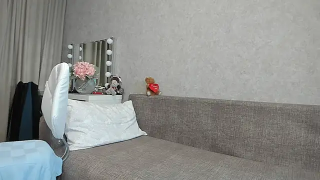 angelica marquise online show from 12/17/25, 09:04