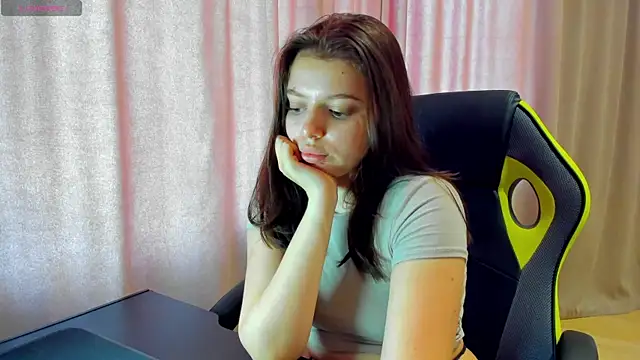 Snapshot of Nicky_Rosee chatting on 06/02/26, 05:42 Nicky Rosee online show from 06/02/26, 05:42