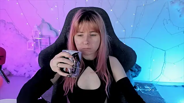 LexiWenford online show from 02/04/25, 02:49