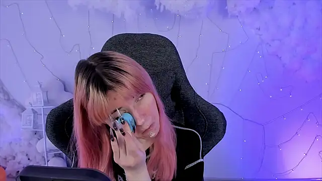 LexiWenford online show from 02/07/25, 02:50