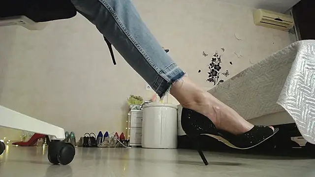 Devil Goddess online show from 01/25/25, 06:13