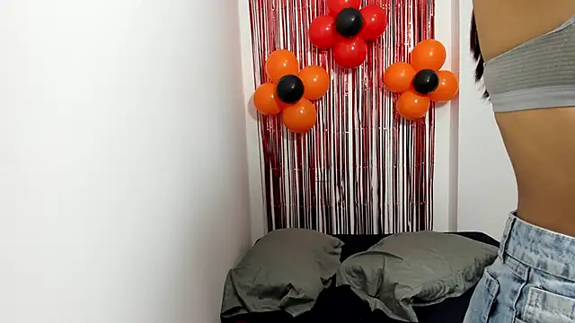 monse 02 online show from 11/01/25, 01:02