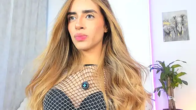 StormiRusso online show from 09/11/25, 11:05