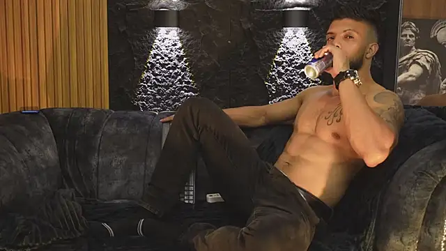 DannSaenz online show from 10/26/25, 04:02