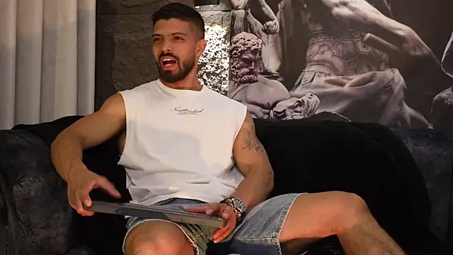 DannSaenz online show from 11/25/25, 02:28