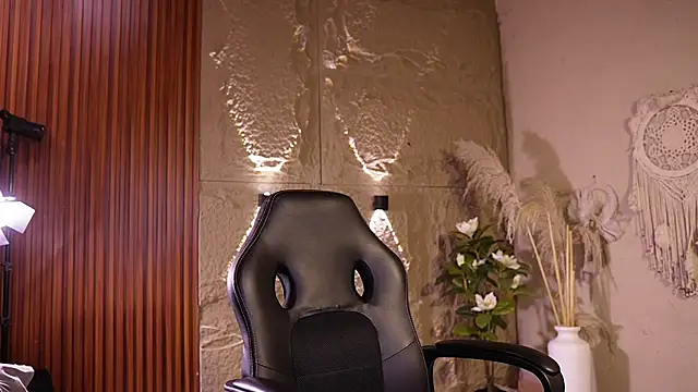 Snapshot of DannSaenz chatting on 07/10/26, 04:53 DannSaenz online show from 07/10/26, 04:53