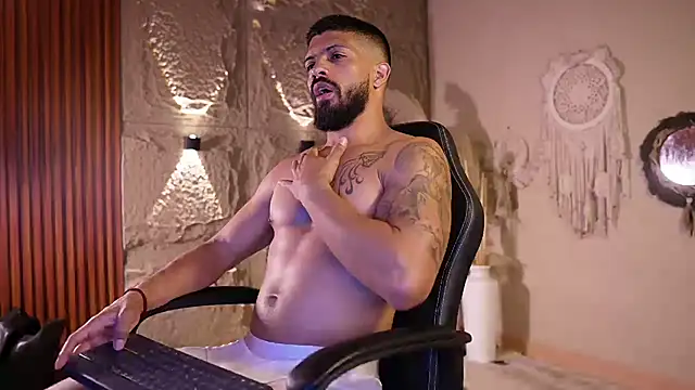 Snapshot of DannSaenz chatting on 07/19/26, 01:37 DannSaenz online show from 07/19/26, 01:37
