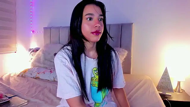 Snapshot of DanielaSaenz0 chatting on 12/22/24, 04:50 DanielaSaenz0 online show from 12/22/24, 04:50