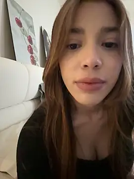 Snapshot of DanielaSaenz0 chatting on 09/18/25, 04:03 DanielaSaenz0 online show from 09/18/25, 04:03