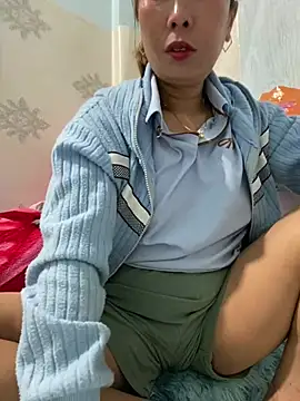 Snapshot of Linaannn chatting on 02/16/25, 12:08 Linaannn online show from 02/16/25, 12:08