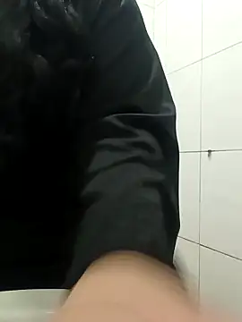 Snapshot of brunalinio chatting on 02/07/26, 06:06 brunalinio online show from 02/07/26, 06:06