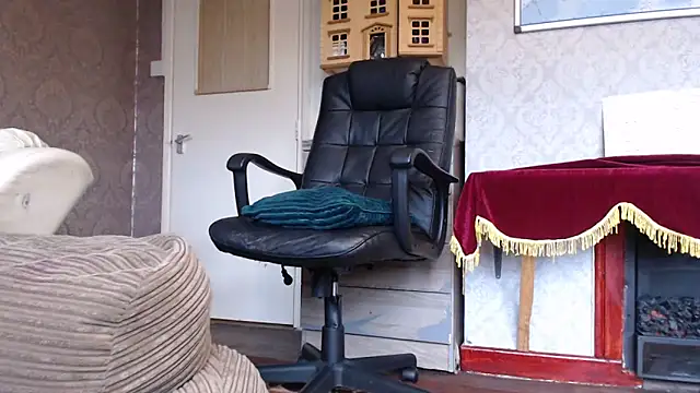 MrStraightDik online show from 11/04/25, 12:37