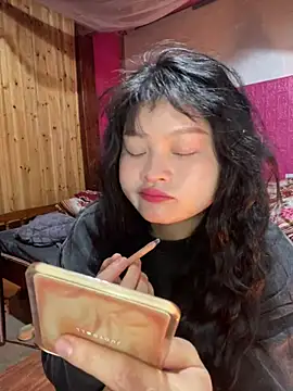 Snapshot of Anges893 chatting on 12/13/24, 02:43 Anges893 online show from 12/13/24, 02:43