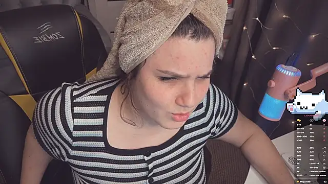 Snapshot of Diasporaaa chatting on 01/02/25, 11:27 Diasporaaa online show from 01/02/25, 11:27