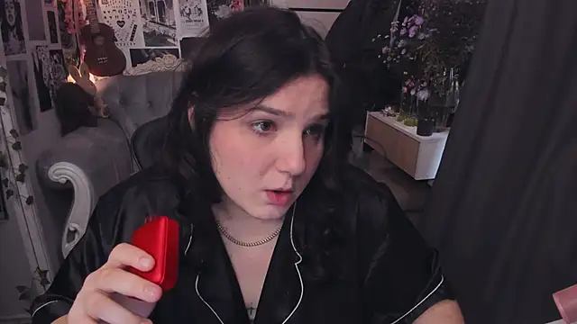 Snapshot of Diasporaaa chatting on 10/06/25, 01:25 Diasporaaa online show from 10/06/25, 01:25