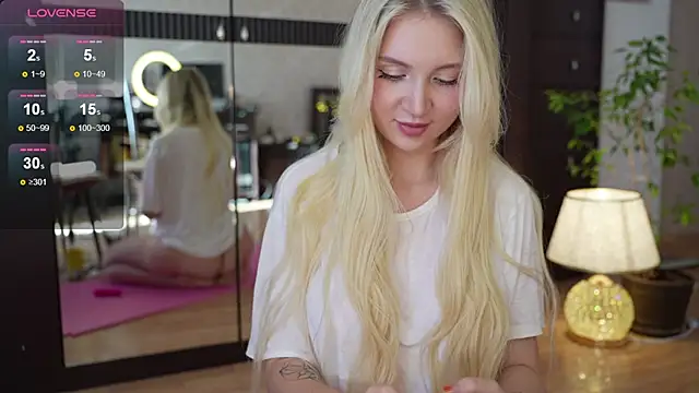 LunaLissa online show from 09/23/25, 04:48