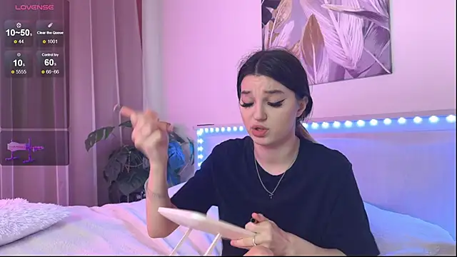 Veronica leal online show from 12/19/25, 10:11