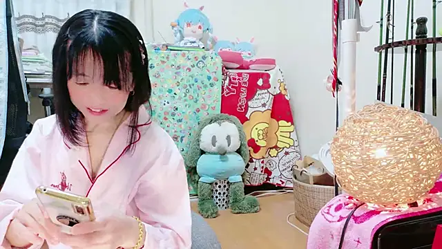 renapiyon8182 online show from 02/14/25, 07:33