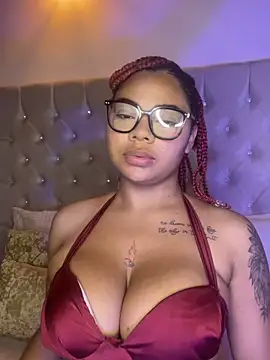 Eloisa cleavage  online show from 02/26/26, 10:25