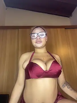 Eloisa cleavage  online show from 04/17/26, 10:07