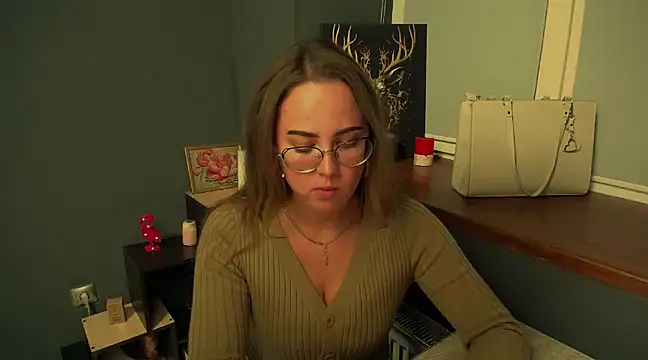 Snapshot of luxie_milady chatting on 12/03/24, 03:00 luxie milady online show from 12/03/24, 03:00