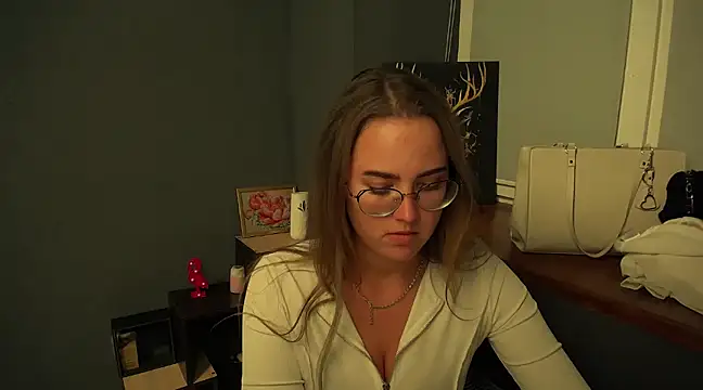 Snapshot of luxie_milady chatting on 12/05/24, 05:17 luxie milady online show from 12/05/24, 05:17